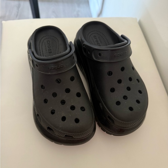 Crocs black Classic Mega Crush Clog - Picture 6 of 7